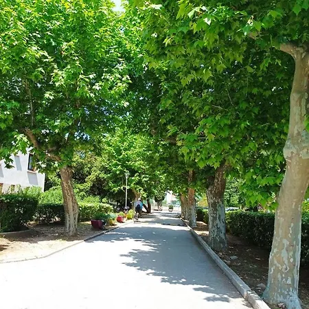 Large 1 Bedroom Close To The Beach With Ac And Terrace - Dodo Et Tartine بيت للعطل