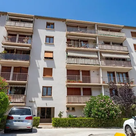 Large 1 Bedroom Close To The Beach With Ac And Terrace - Dodo Et Tartine بيت للعطل